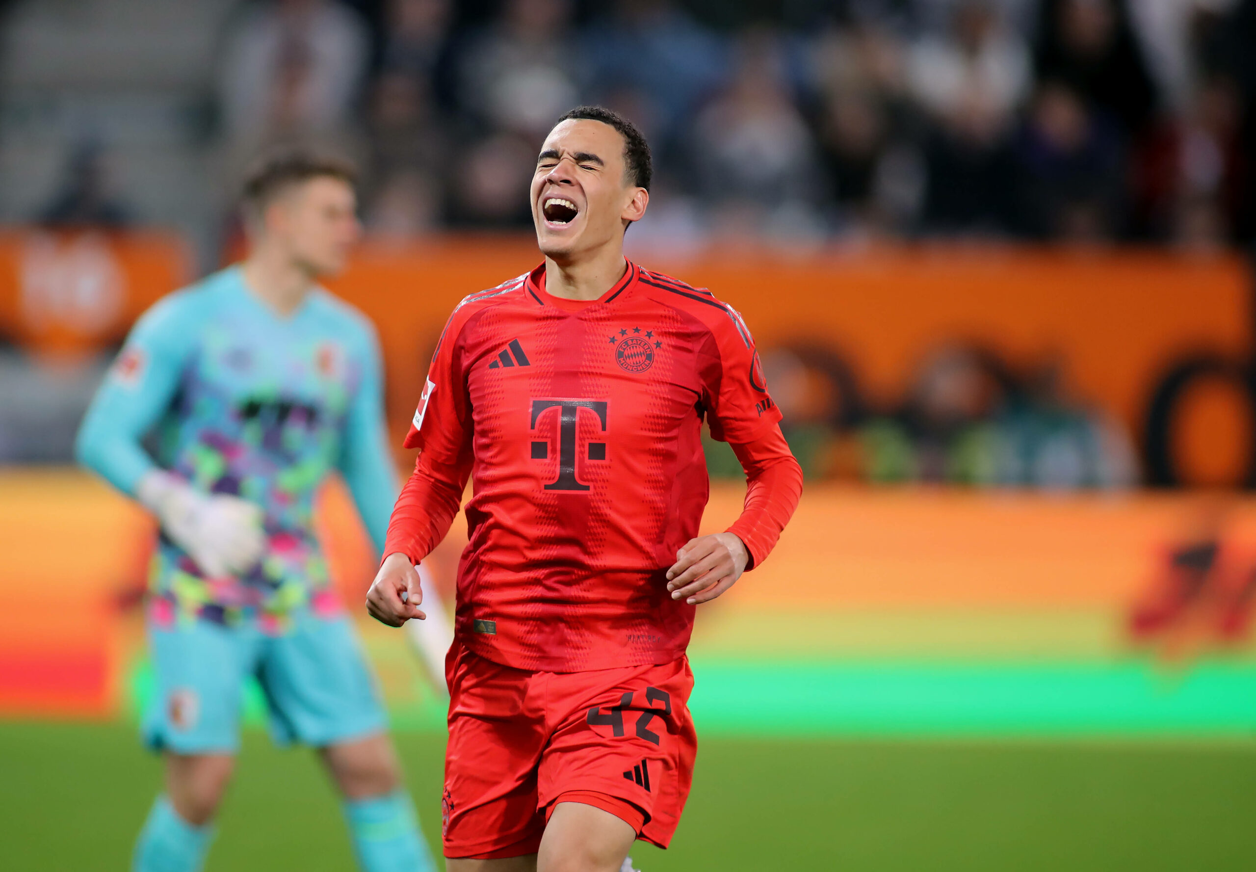 Jamal Musiala schreit vor Schmerzen auf