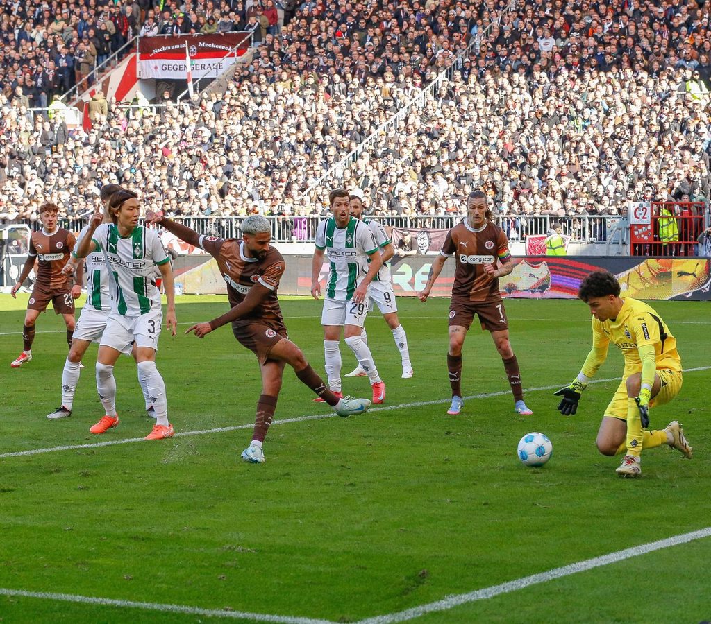 Elias Saad schießt gegen Gladbach