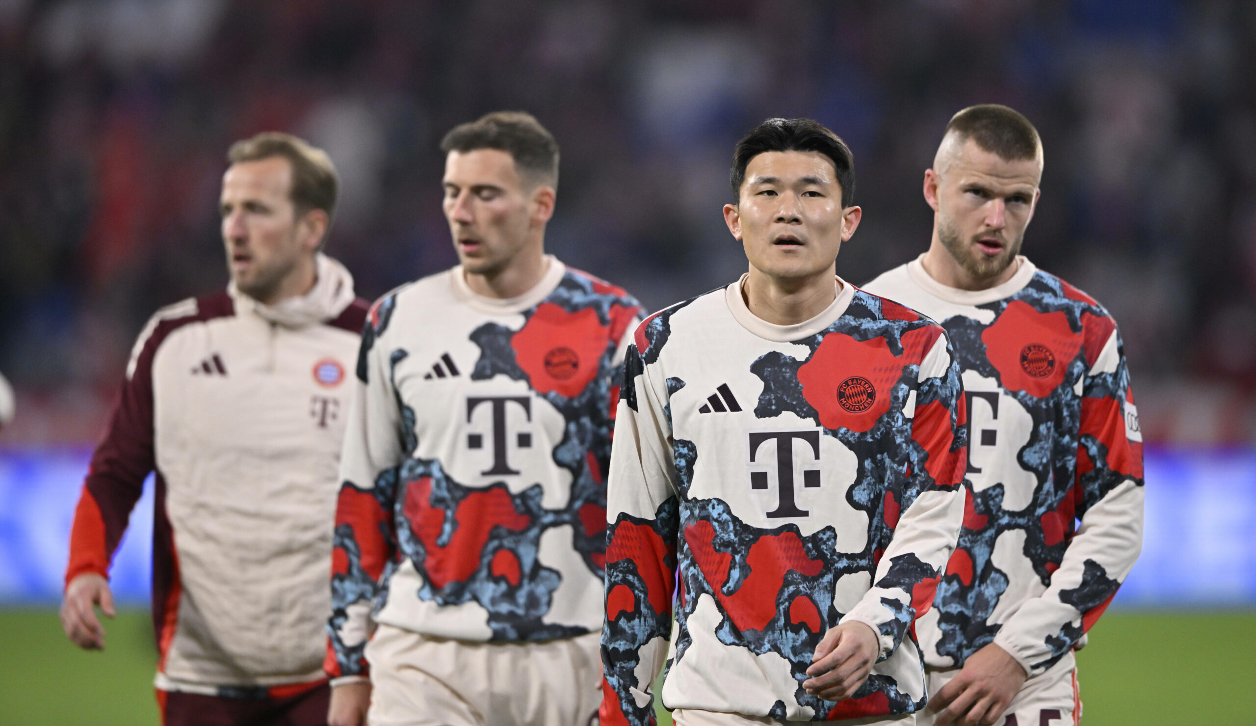 Harry Kane, Leon Goretzka, Min-Jae Kim und Eric Dier beim Aufwärmen