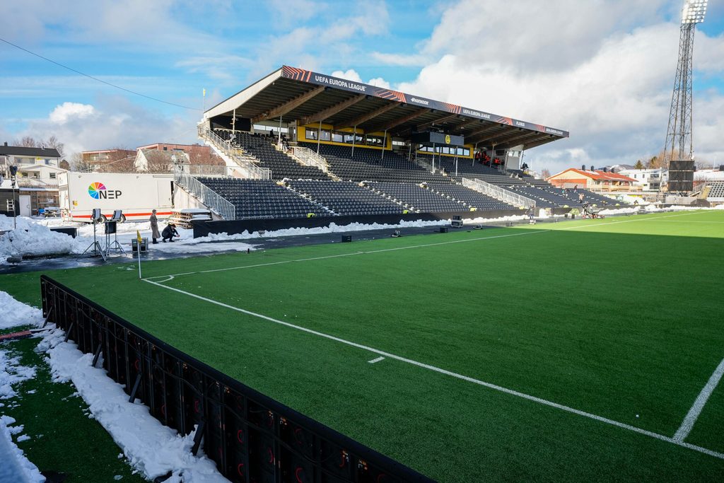 Stadion von Bodø/Glimt mit nur einer Tribüne