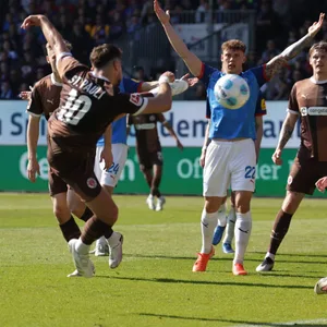 Danel Sinani trifft in Kiel zum 1:1