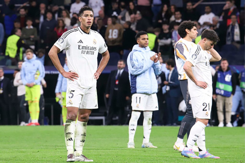 Jude Bellingham schaut nach Spielende enttäuscht