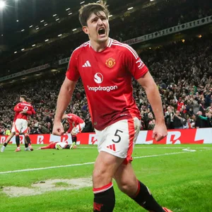 Harry Maguire bejubelt sein Tor zum 5:4 gegen Lyon