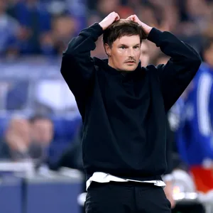 Zum Haareraufen: HSV-Trainer Merlin Polzin musste mitansehen, wie seine Profis auf Schalke zwei Zähler liegen ließen.