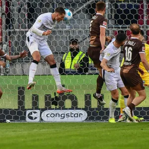 Patrick Schick trifft gegen St. Pauli