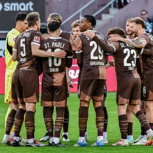 St. Pauli-Mannschaftskreis vor einem Spiel am Millerntor