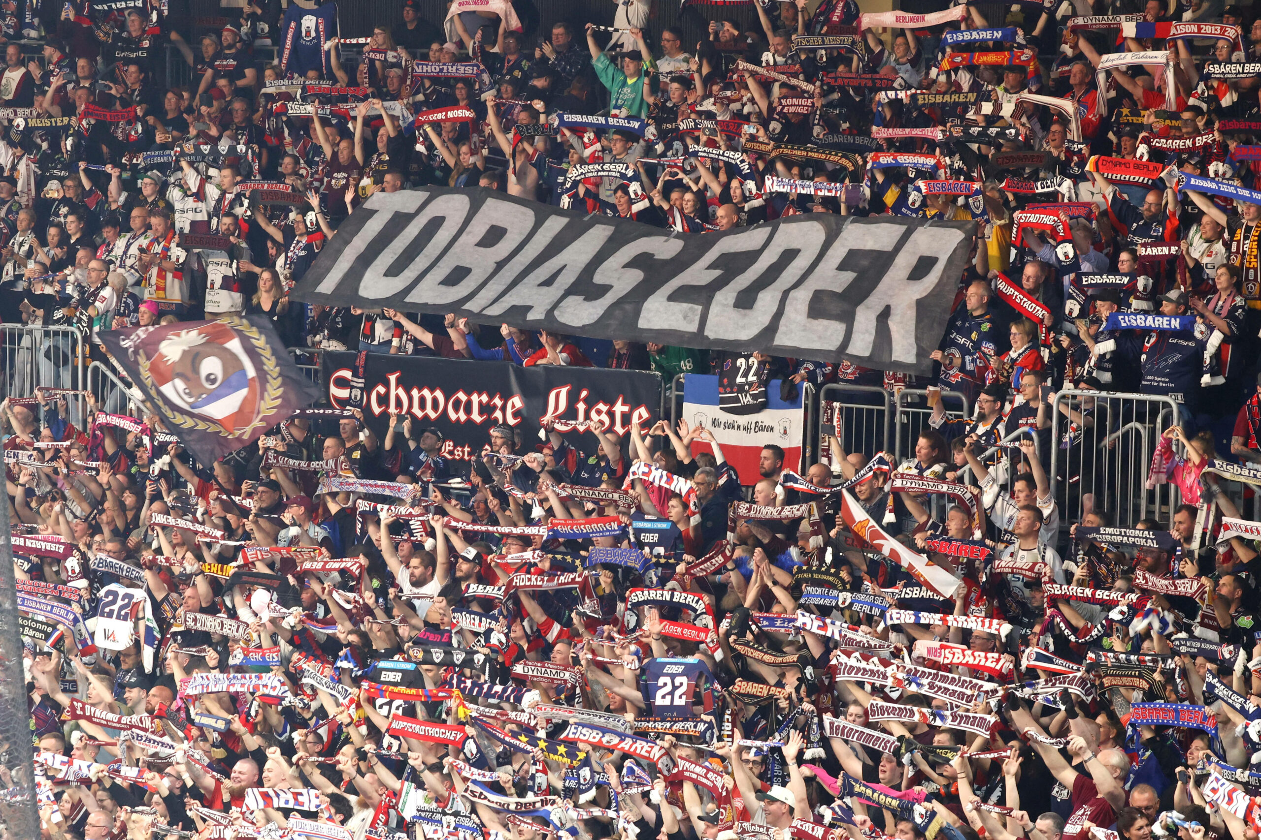 Fans der Eisbären Berlin
