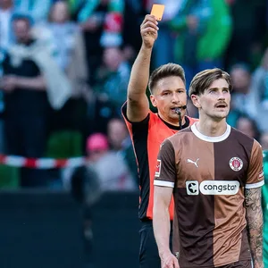 Connor Metcalfe fliegt in Bremen vom Platz