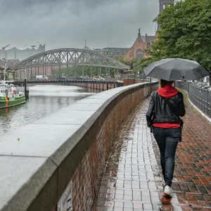 Ab Montag soll es in Hamburg zu Schauern und Gewittern kommen.