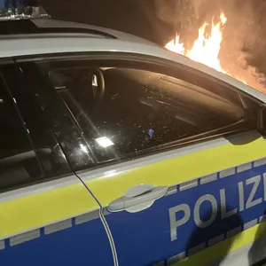 Brandanschlag auf Polizei in Bremervörde. Streifenwagen angezündet