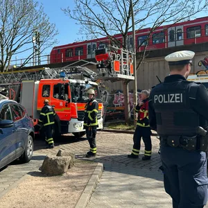 Feuerwehr am Bahngleis