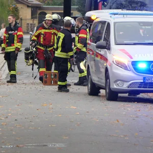 In Neumünster fanden Einsatzkräfte der Feuerwehr am Sonntagnachmittag einen toten 73-Jährigen.