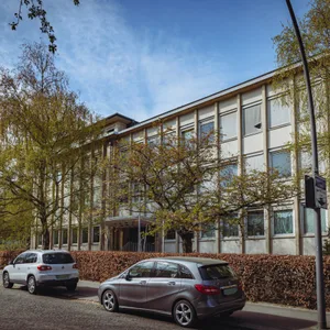 Zweistöckiges Bürogebäude