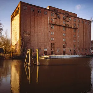 Außenansicht des Silos am Ziegelwiesenkanal