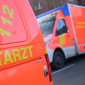 Notarzt und Rettungswagen