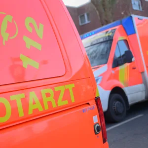 Notarzt und Rettungswagen