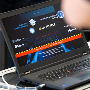 Symbolische Darstellung von „Kidflix“ auf einem Laptop
