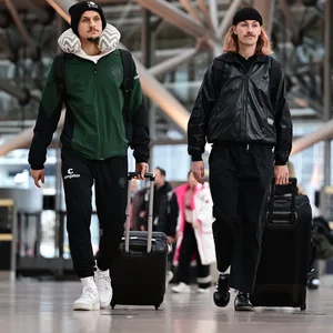Adam Dzwigala und Jackson Irvine