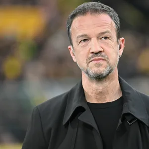 Fredi Bobic steht im Stadion