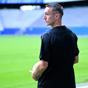 Silvan Hefti im leeren Volksparkstadion