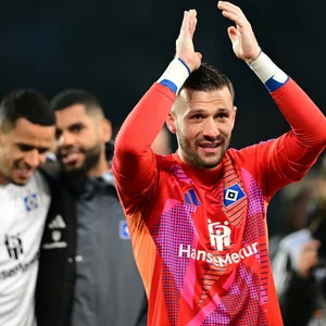 Daniel Heuer Fernandes klatscht in die Hände