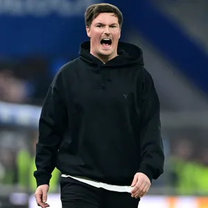 HSV-Trainer Merlin Polzin schreit