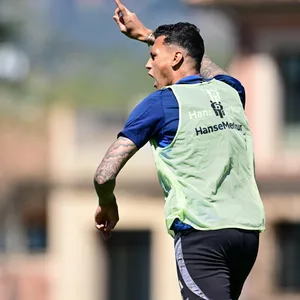 Davie Selke jubelt im Training