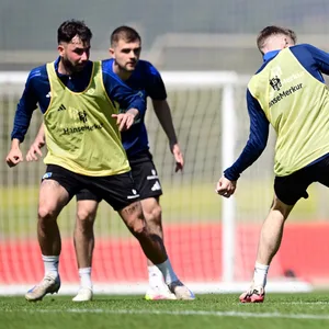 Marco Richter, Lukasz Poreba, Emir Sahiti, Adedire Mebude und Otto Stange beim HSV-Training.