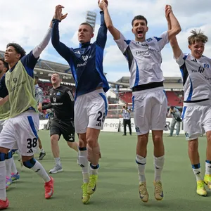 HSV-Profis jubeln nach dem Erfolg in Nürnberg