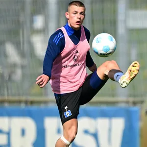 Miro Muheim am Ball