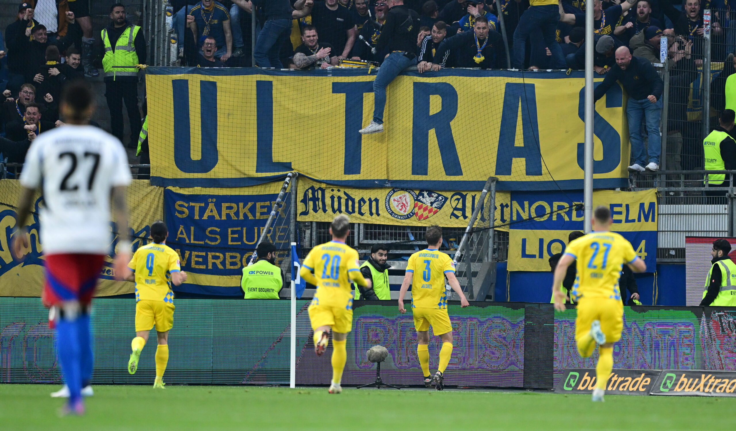 Der Braunschweiger Gästeblock am Freitag.