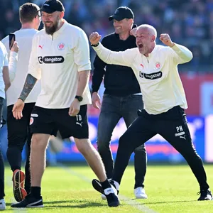 St. Pauli-Jubel nach dem Sieg in Kiel
