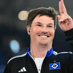 HSV-Trainer Merlin Polzin strahlt