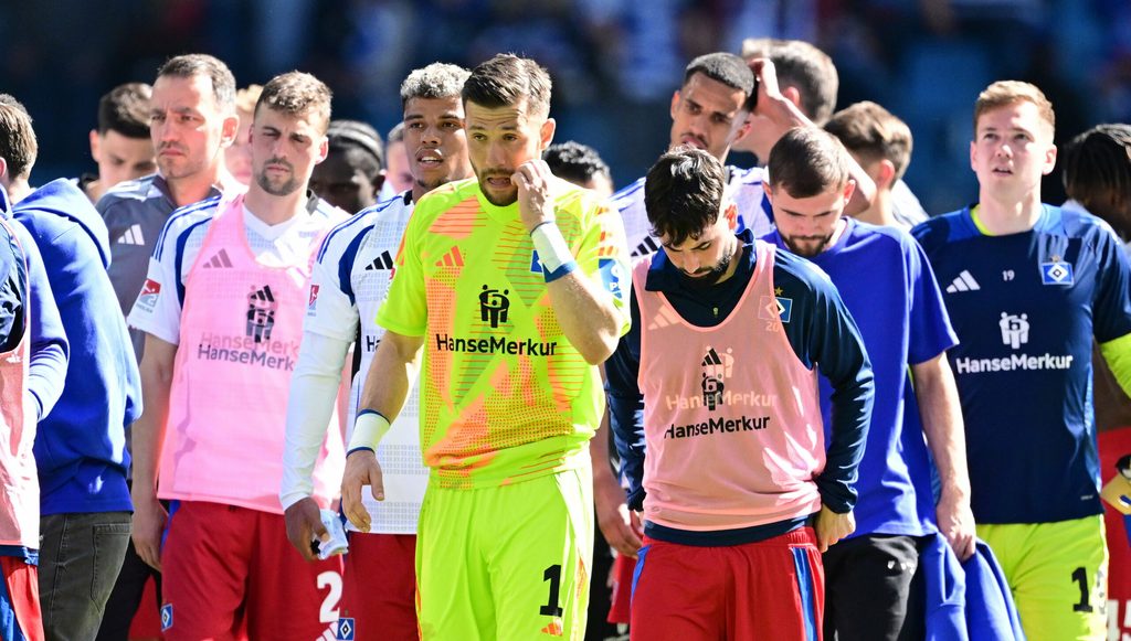 Mit hängenden Köpfen ging es für die HSV-Profis nach dem 1:2 gegen Karlsruhe vom Platz.