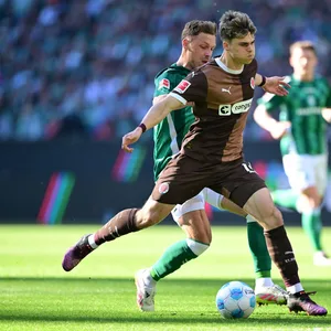 Noah Weißhaupt setzt sich gegen Bremen Lynen durch.