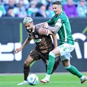 St. Paulis Elias Saad gegen Bremens Marko Friedl