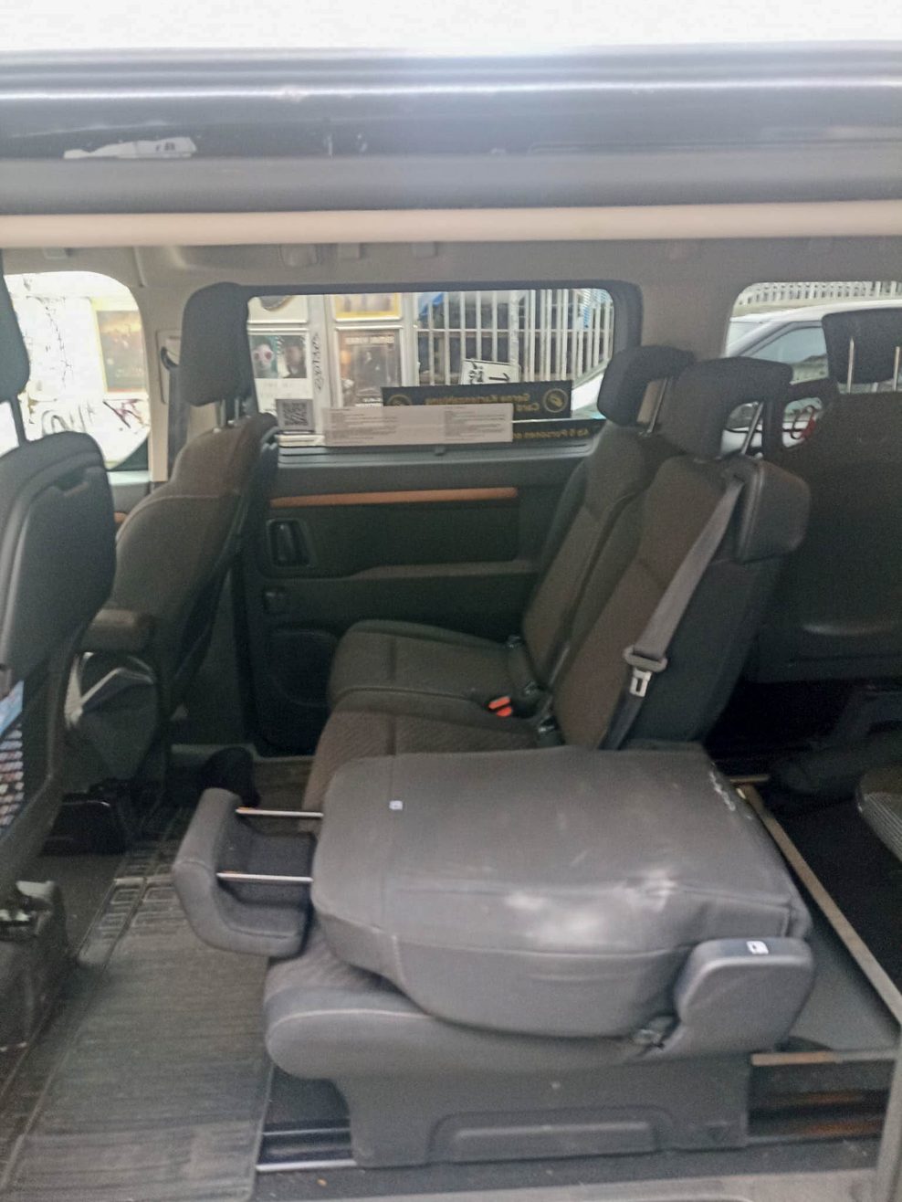 St. Pauli Ultras rasten auf dem Kiez aus – Pyro in Taxi mit Stuttgart Fans darin geworfen