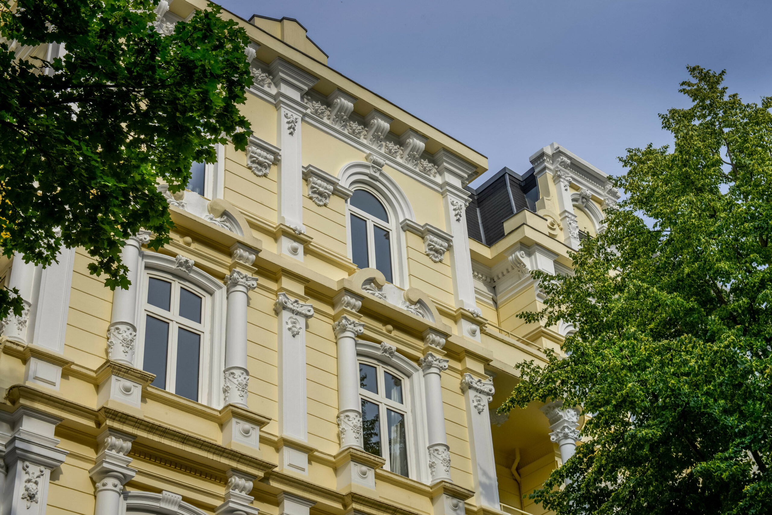 Eine Altbaufassade in Rotherbaum