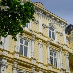 Eine Altbaufassade in Rotherbaum