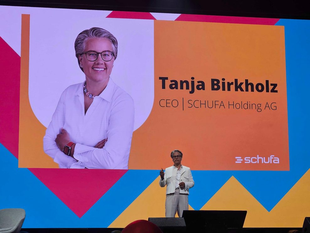Würden Sie sich von dieser Frau einen neuen Handyvertrag verweigern lassen? Schufa-Chefin Tanja Birkholz.