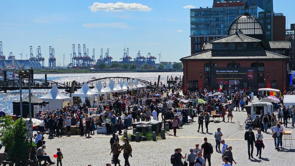 Der traditionelle Flohmarkt auf dem Fischmarkt hat wieder geöffnet.