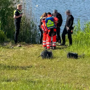 Einsatzkräfte am Leichenfundort bei Laßrönne nahe Hamburg.