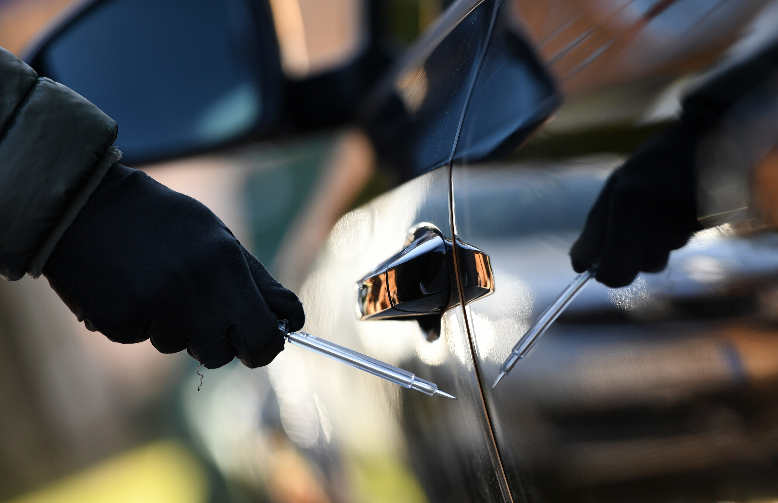 Immer wieder Autos in Niendorf und Stellingen zerkratzt. Nun nahmen Zivilfahnder einen tatverdächrigen Radfahrer fest