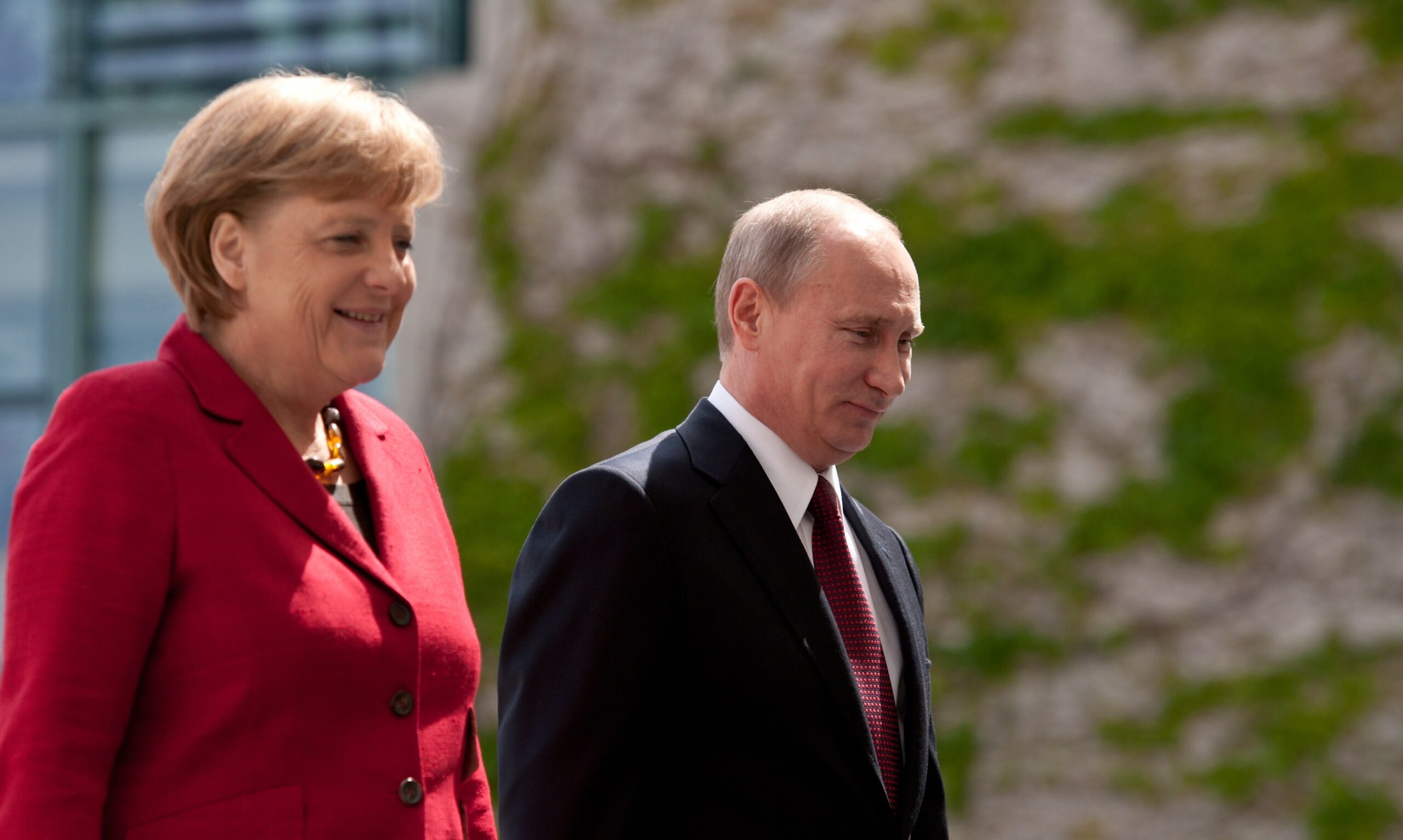 Altkanzlerin Angela Merkel und Präsident Vladimir Putin im Jahr 2012 (Archivfoto)