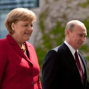 Altkanzlerin Angela Merkel und Präsident Vladimir Putin im Jahr 2012 (Archivfoto)