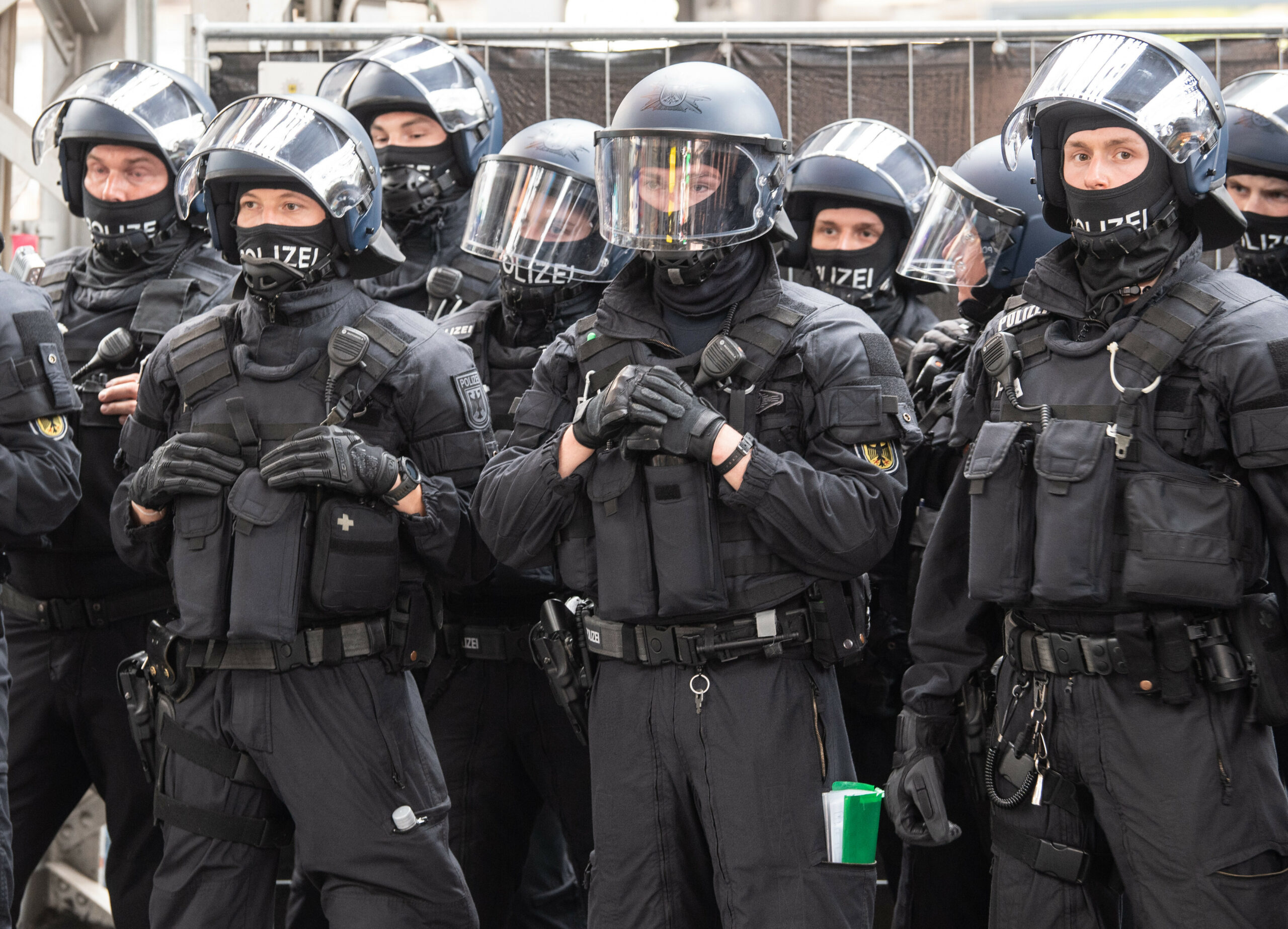 Beamte der Bundespolizei sperrten den Bahnsteig ab (Symbolfoto).