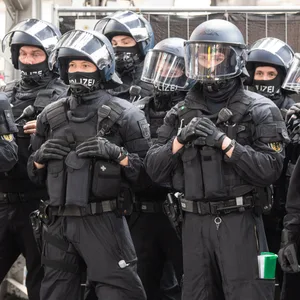 Beamte der Bundespolizei sperrten den Bahnsteig ab (Symbolfoto).