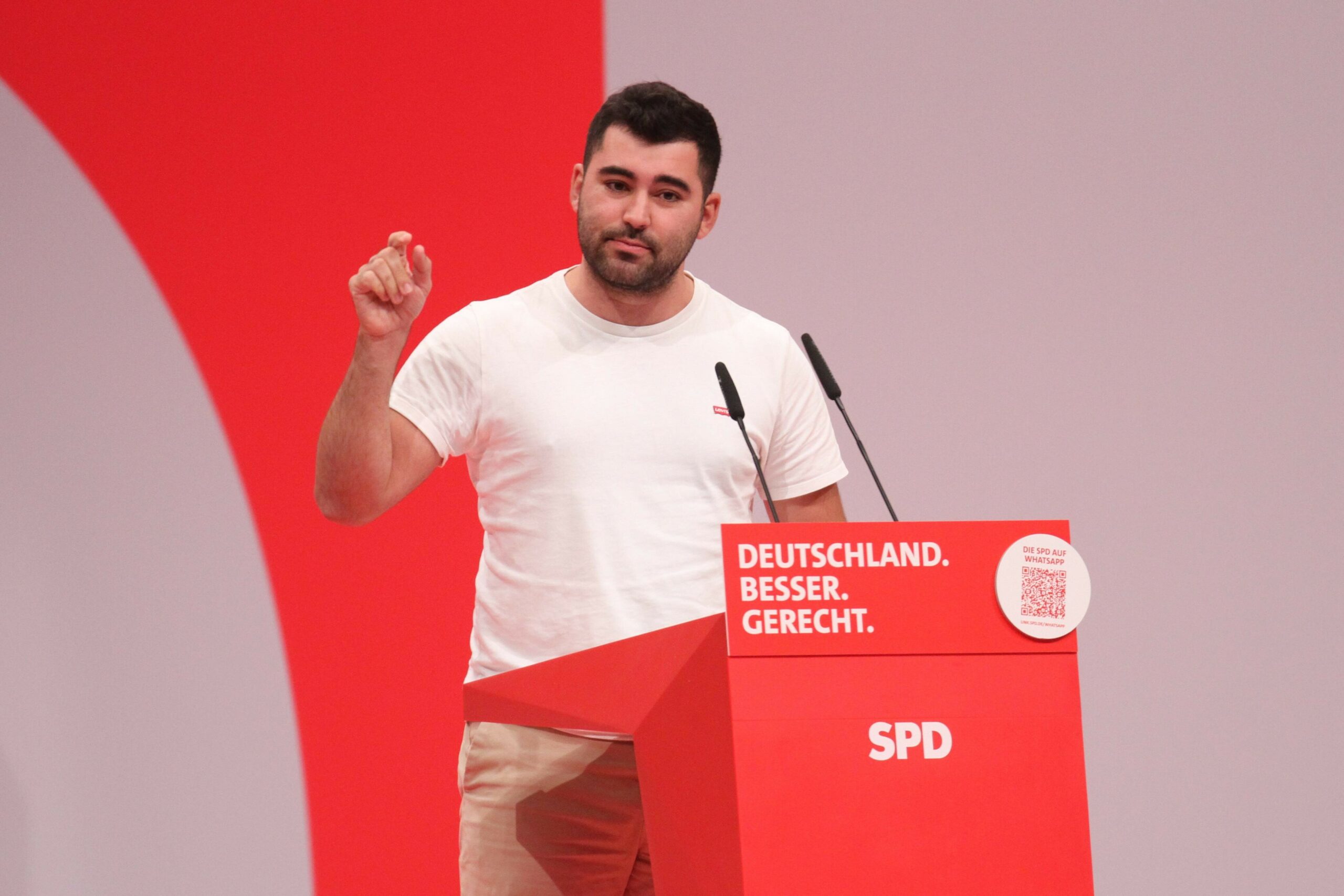 Kianusch Stender