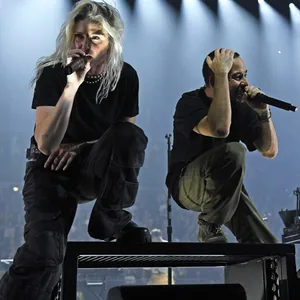Mike Shinoda und Emily Armstrong von Linkin Park bei einem Comeback-Konzert in der O2 Arena in London.