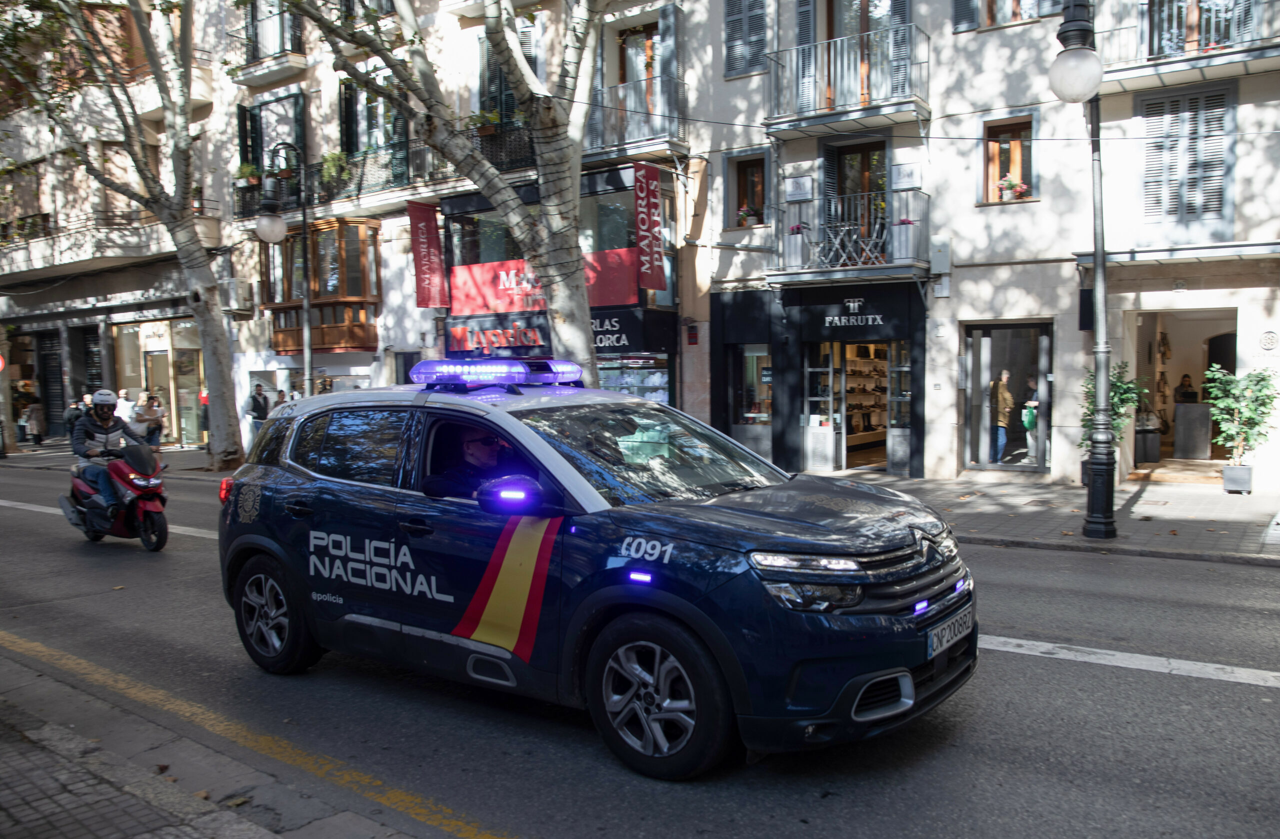Ein Streifenwagen der Polizei Policia Nacional (Symbolfoto).